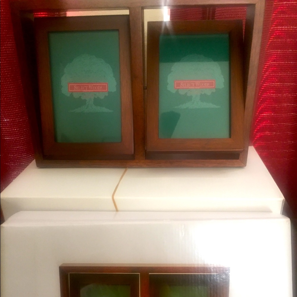 Wooden picture frame set